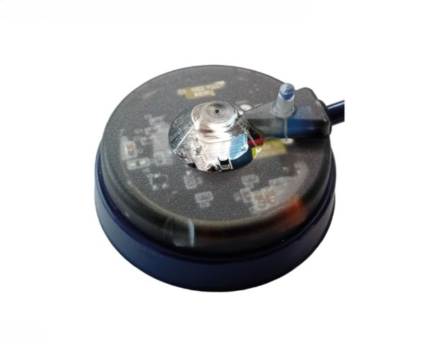 Sensor with suction ring